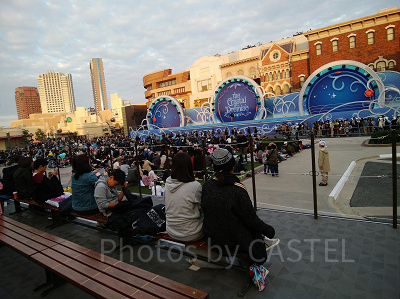 「クリスタルの約束」特別鑑賞エリアの風景（上演開始1時間半前）／USJ