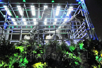 ナイトパレードでは恐竜も登場！