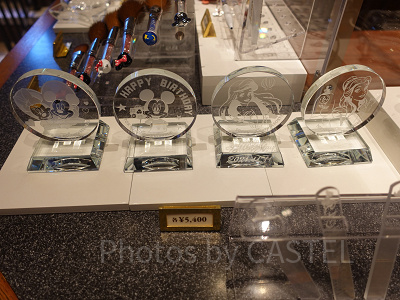 ディズニーキャラクターガラスの置物