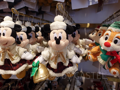 ディズニークリスマスグッズ2022：ぬいぐるみバッジ（ミニー）