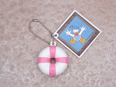 ディズニーガチャガチャのミニフードチャーム③：うきわまん