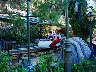 カリフォルニアアナハイムディズニーのアトラクション：マッターホーンボブスレー