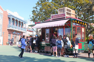 ディズニーランドチュロス：パークサイドワゴン