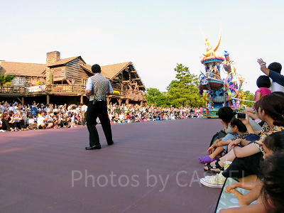 ディズニーランドのパレードルート