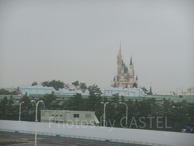 ディズニーリゾートラインから見るディズニーランド