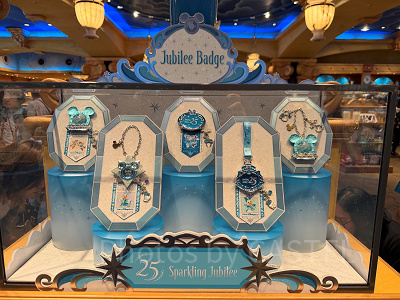 ディズニーシー25周年グッズ「ジュビリーバッジ」