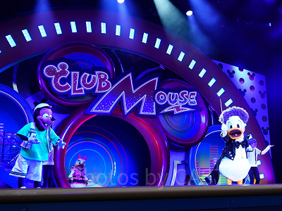 指揮棒を持つドナルド