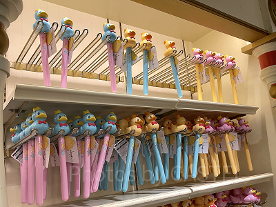 ドナルドのクワッキー・ダックシティのグッズ