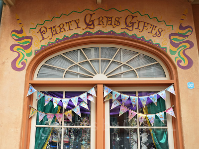 ディズニーランドの「パーティグラ・ギフト」に飾られたドリームガーランド