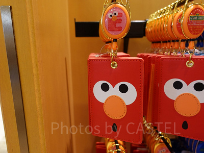 エルモ　リール付きパスケース