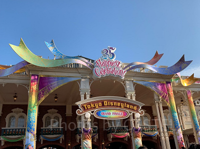 「リボン」モチーフのエントランス装飾