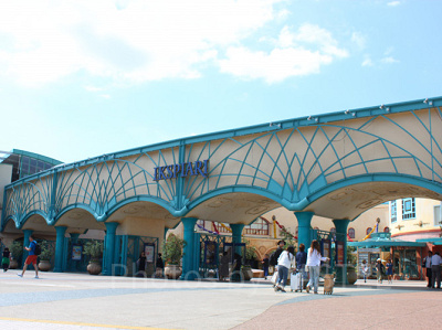 イクスピアリの入口