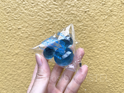 ペニーアーケードのクレーンゲームの景品の例(ジュエリーシール)