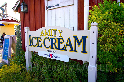 アミティ・アイスクリームのオシャレな看板