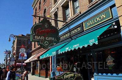 フィネガンズバー&グリル外観