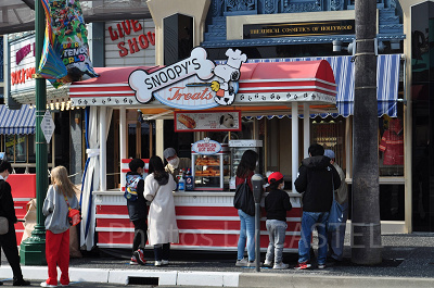 ユニバーサルモンスターロックンロールショー前のフードカート