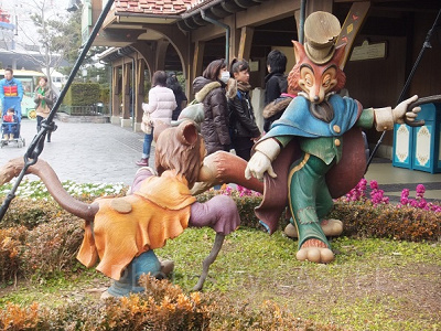 キツネのファウルフェローとネコのギデオン