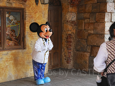 ヴァレンティーナズ・スウィートの軒下でグリーティングが行われている様子