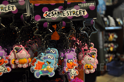 「HALLOWEEN　SESAME　STREET」ハロウィン仮装キャラクターキーチェーンセット
