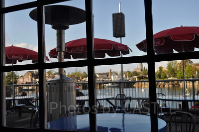 ハピネス・カフェ店内の窓/USJ