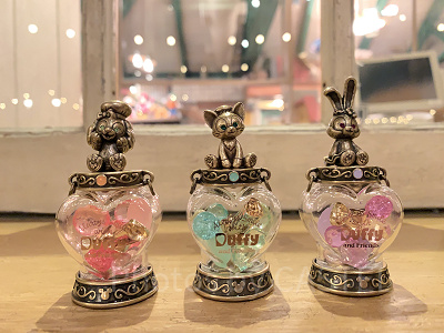 ディズニーシーで作れるオリジナルグッズと販売店舗一覧！切り絵や