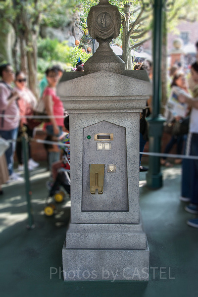 ホーンテッドマンションのファストパス発券機