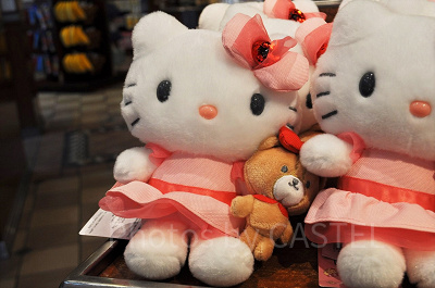 ハローキティ「Hello Kitty’s Sweetest Day Ever」ハローキティのぬいぐるみ