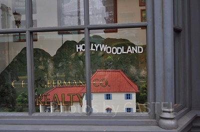 ハリウッドドリームザライドのショーウインドウ