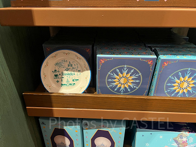 香港ディズニーアナ雪グッズ：アレンデールモチーフ飾り皿