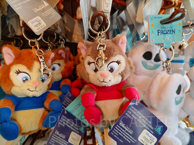 香港ディズニーアナ雪グッズ：猫（赤服）のぬいぐるみキーチェーン