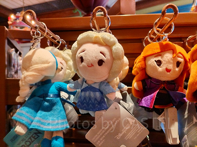 香港ディズニーアナ雪グッズ：エルサのマスコットキーチェーン