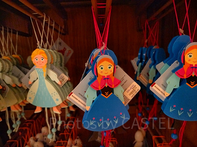 香港ディズニーアナ雪グッズ：アナの木製人形