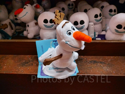 香港ディズニーアナ雪グッズ：オラフの肩乗せマグネットぬいぐるみ