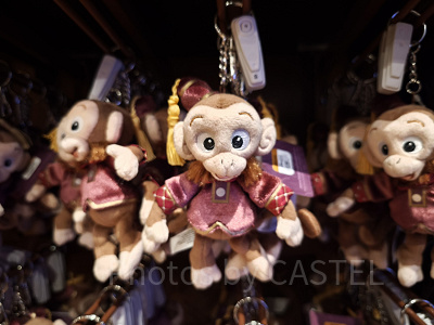 香港ディズニーミスティックマナーグッズ：アルバートのぬいぐるみキーチェーン