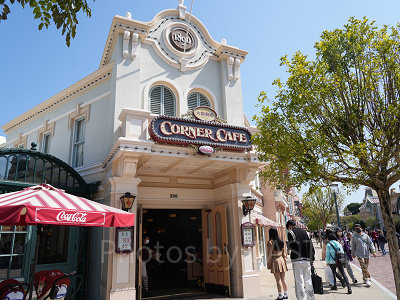 香港ディズニーランドのレストラン：メインストリート・コーナー・カフェ