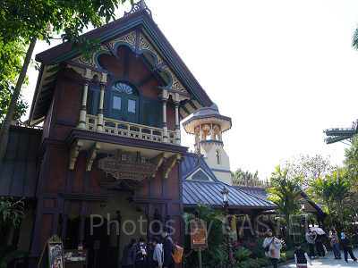 香港ディズニーランドのレストラン：エクスプローラーズ・クラブ・レストラン