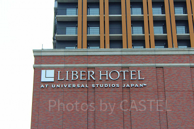 ホテル外観とロゴ