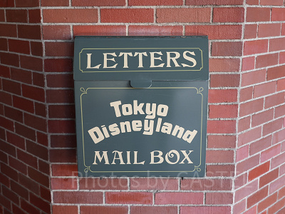 パーク内からディズニーキャラクターに手紙を送る方法