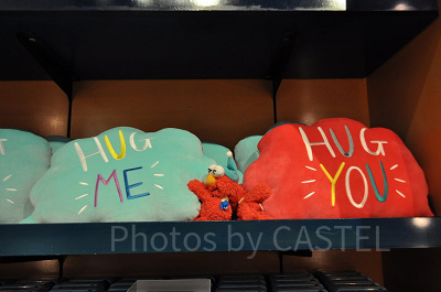 HUG ME!! HUG US!!のクッション