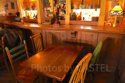 屋内のイートスペース