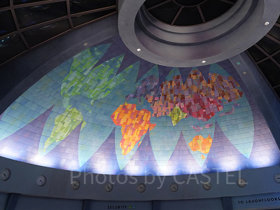 ミッキーが隠れている屋内のQラインの天井