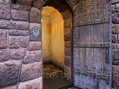 お手洗い場所と似ているので通り過ぎないように！