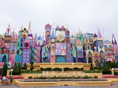 イッツ・ア・スモールワールド