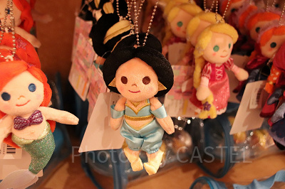 ディズニーぬいぐるみバッジ　イッツアスモールワールド　35th スモア　まとめ ディズニーキャラが登場！東京ディズニーランド「イッツ・ア・スモール