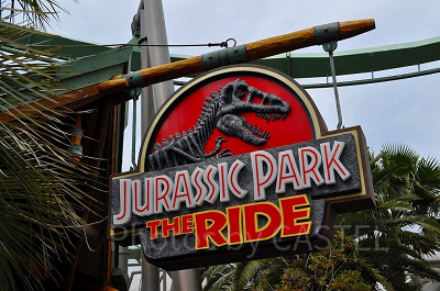 ジュラシックパーク・ザ・ライドの看板