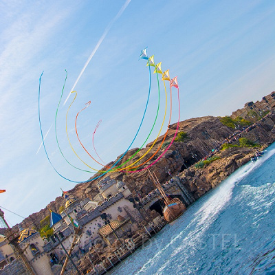 空に舞うカイト 設定：22㎜ SS1/250 F7.1 ISO100（トリミングあり）