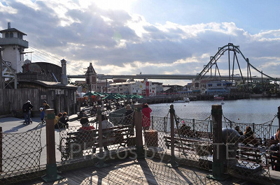 ラグーン沿いのテラス／ユニバ