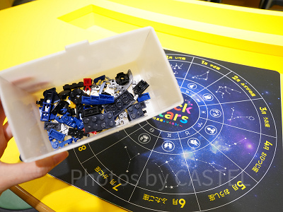 組み立て前のさそり座のレゴ ブロック