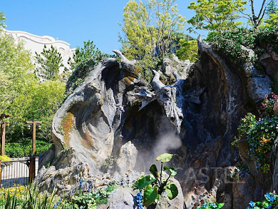 ドラゴン姿のマレフィセントのロックワーク