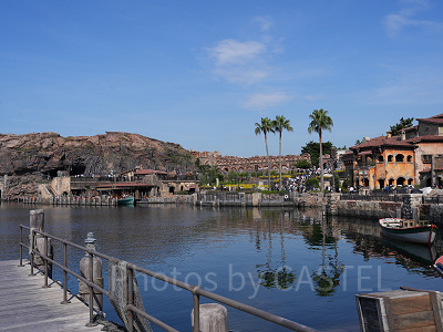 開園直後はソアリンに向かうゲストが多い